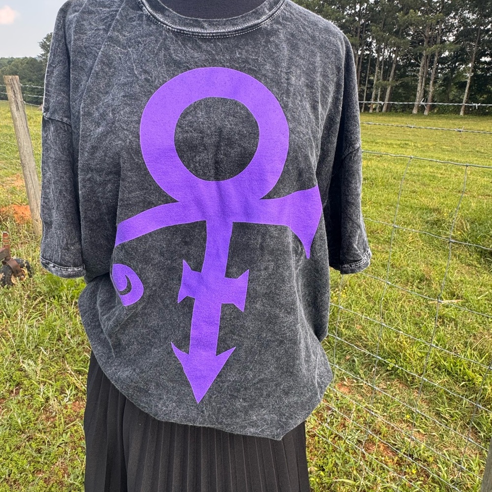 Prince T-Shirt with Purple Symbol Size XXL 2XL